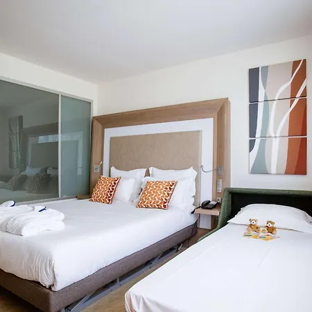 Hotel Novotel Centre-confluence Bord De Saone