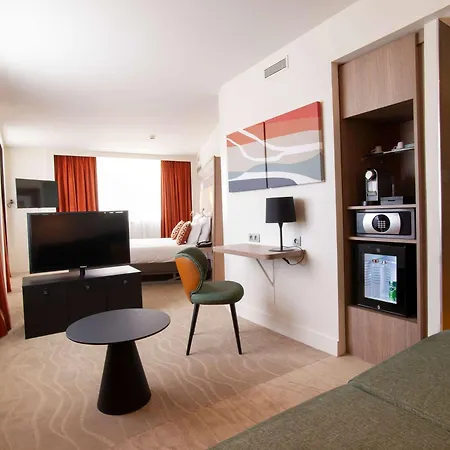 Novotel Centre-confluence Bord De Saone Hotel Lyon