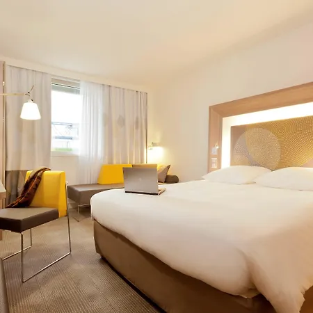 Novotel Centre-confluence Bord De Saone Hotel