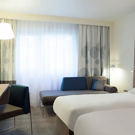 Hotel Novotel Centre-confluence Bord De Saone Lyon