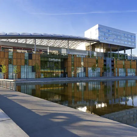 Novotel Centre-confluence Bord De Saone 4*