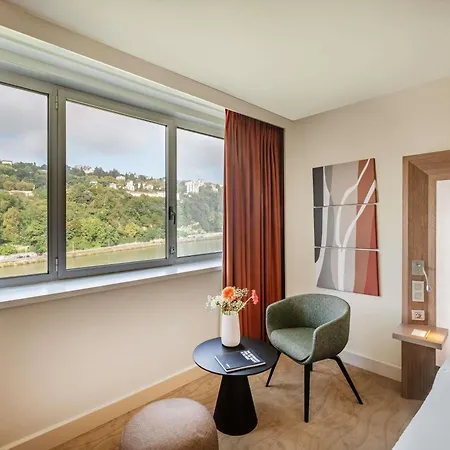 Novotel Centre-confluence Bord De Saone Hotel Lyon