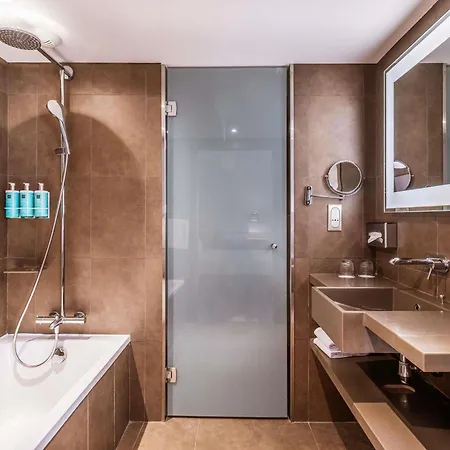 Novotel Centre-confluence Bord De Saone Hotel