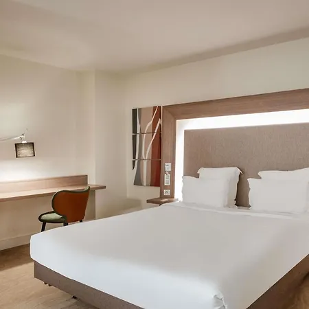 Novotel Centre-confluence Bord De Saone Lyon