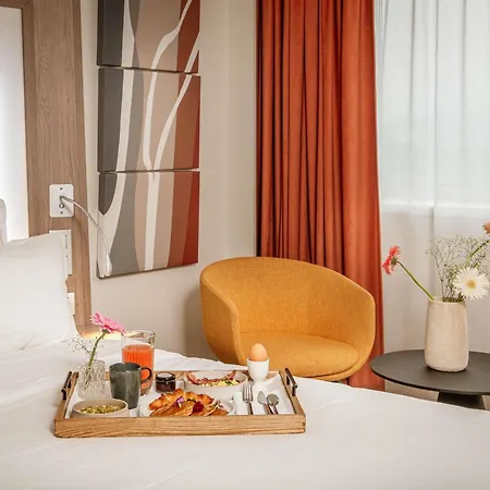 Novotel Centre-confluence Bord De Saone Hotel Lyon