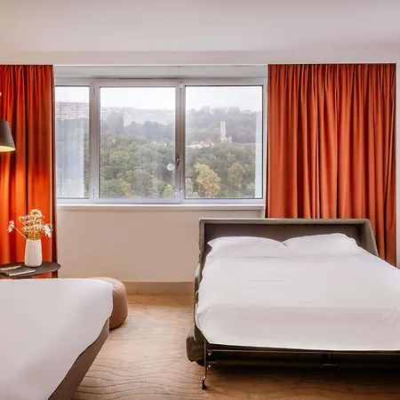 Novotel Centre-confluence Bord De Saone 4*