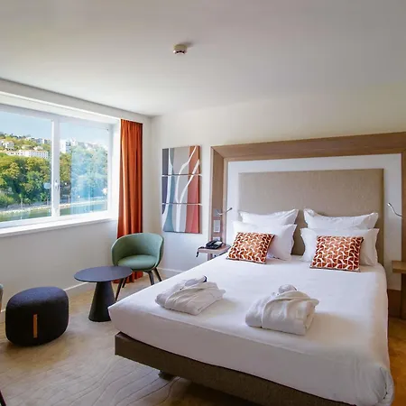 Hotel Novotel Centre-confluence Bord De Saone Lyon