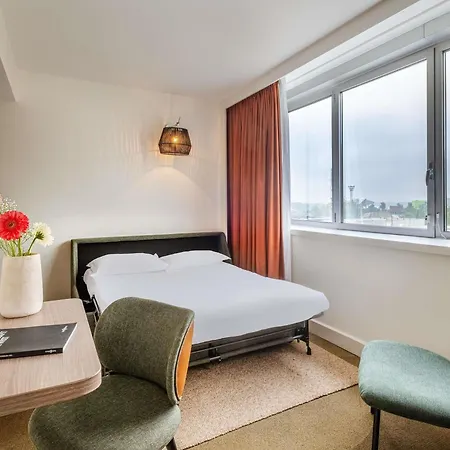 Novotel Centre-confluence Bord De Saone Hotel 4*