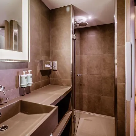 Hotel Novotel Centre-confluence Bord De Saone 4*