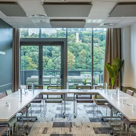 Novotel Centre-confluence Bord De Saone 4*