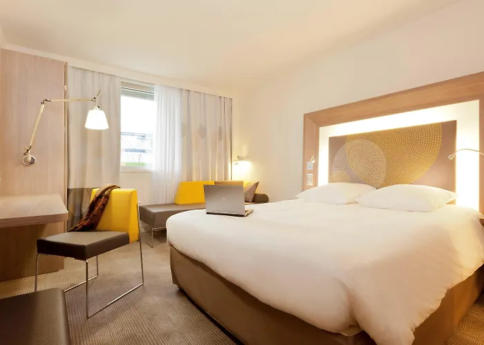 Novotel Centre-confluence Bord De Saone Hotell