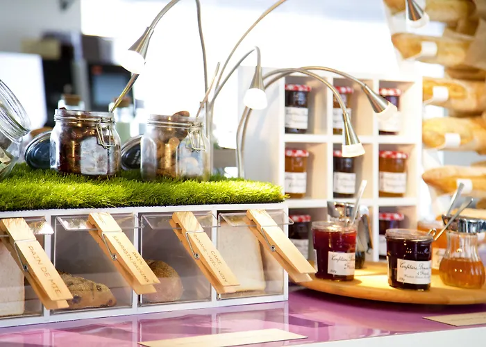 Novotel Centre-confluence Bord De Saone Hotell 4*