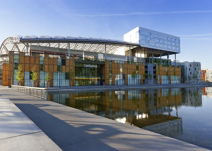 Novotel Centre-confluence Bord De Saone 4*