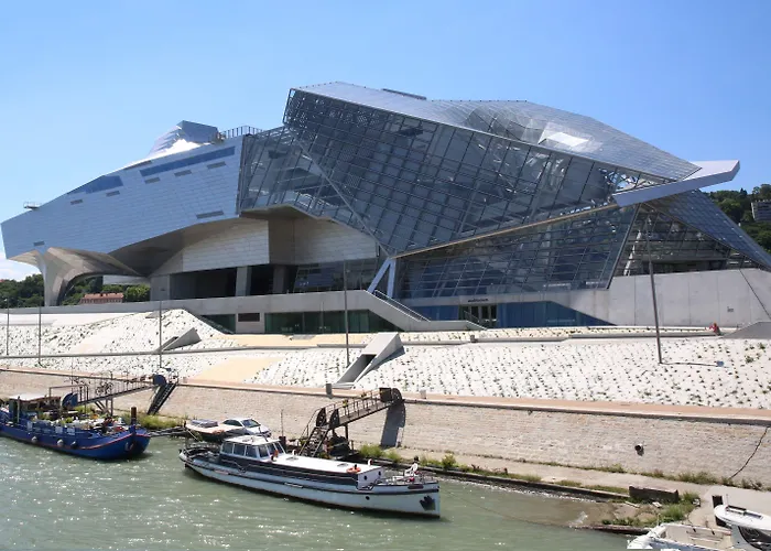 Novotel Centre-confluence Bord De Saone Hotel 4*
