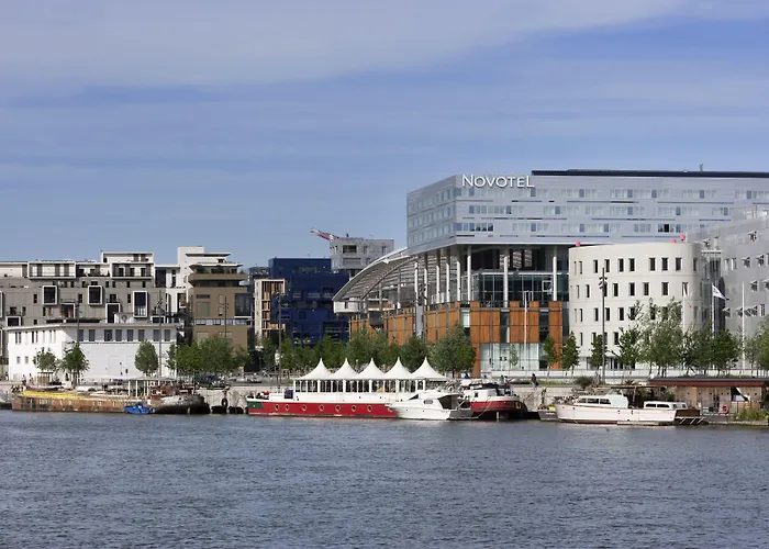 Novotel Centre-confluence Bord De Saone Hotell