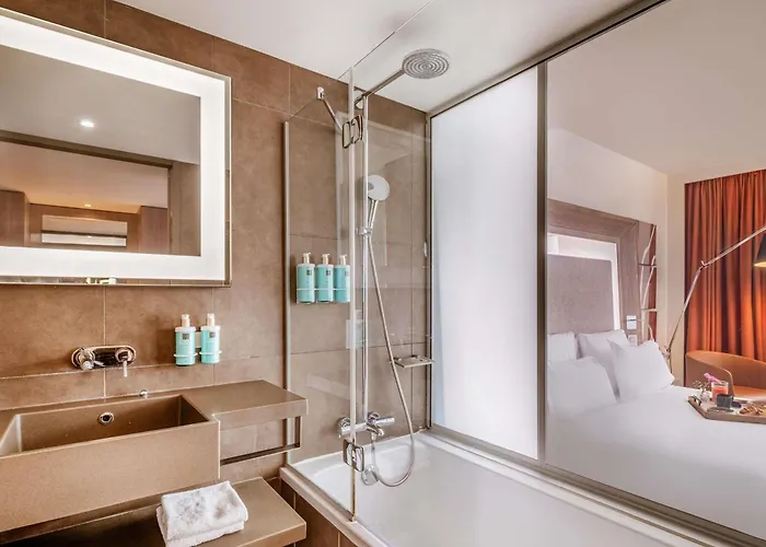 Hotell Novotel Centre-confluence Bord De Saone Lyon