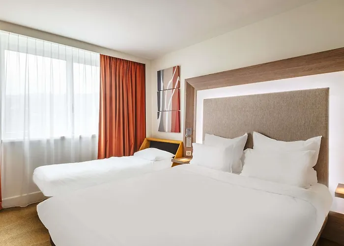 Novotel Centre-confluence Bord De Saone Hotel Lyon