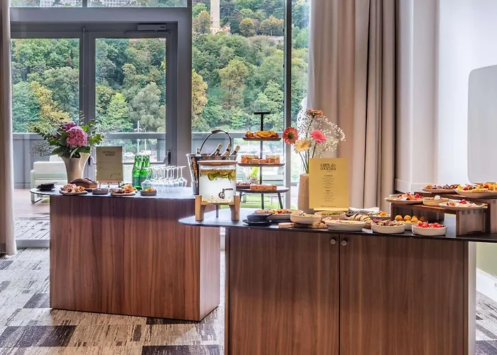 Отель Novotel Centre-confluence Bord De Saone