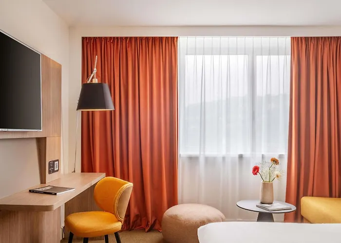 Novotel Centre-confluence Bord De Saone 4*